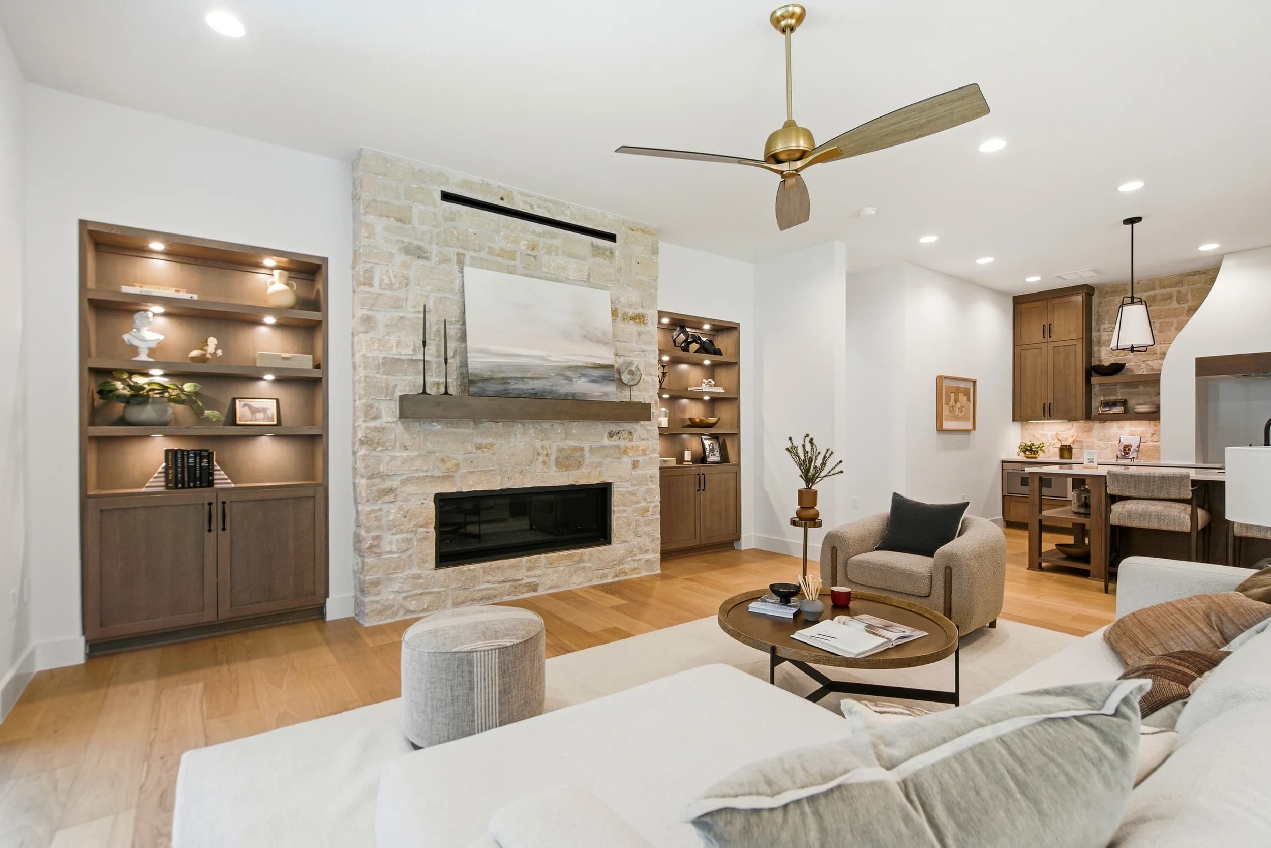 Paradisa Homes: living room barton hills, Austin, Texas